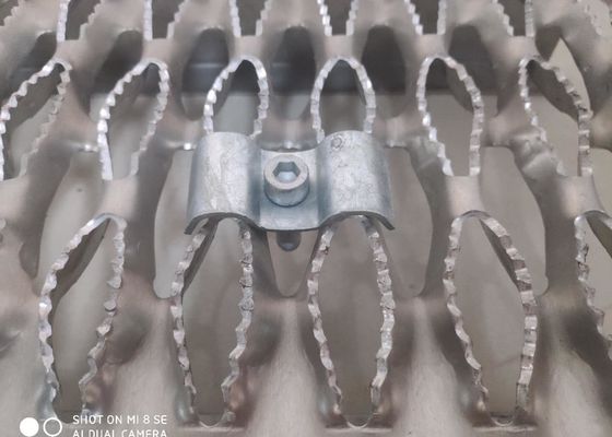 Анти- пефорированный скидом алюминий планки решетки безопасности распорки сжатия 5052 H32