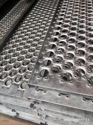 Решетка безопасности алюминиевого 3.5mm круглого отверстия выскальзывания не устойчивая для проступей лестницы