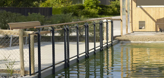 Устойчивая к ультрафиолетовому излучению сетка из нержавеющей стали с длительным сроком службы и нетоксичными свойствами для ограждений зоопарков и вольеров для птиц