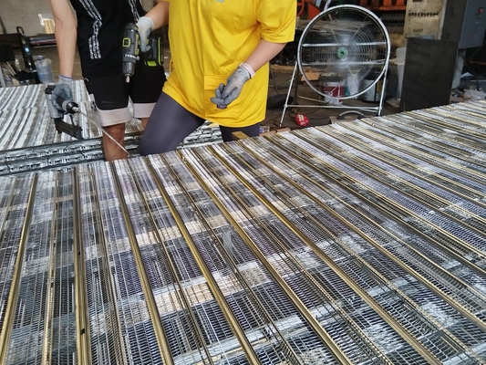 Опалубка из оцинкованной рифленой сетки для заливки цементом 1,1 м x 3 м