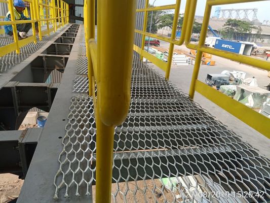 Горячеоцинкованная решетка из просечно-вытяжного листа для тяжелых пешеходных дорожек