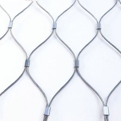 Животное зоопарка арретирует защитную веревочку провода нержавеющей стали цепляет анти- корозию