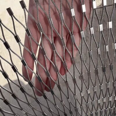 Протяжная решетка для защиты от падения