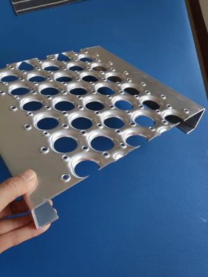 Сжатие стали 1.5mm дорожки безопасности крыши распарывает форму отверстия o скрежетать на открытом воздухе Antislip